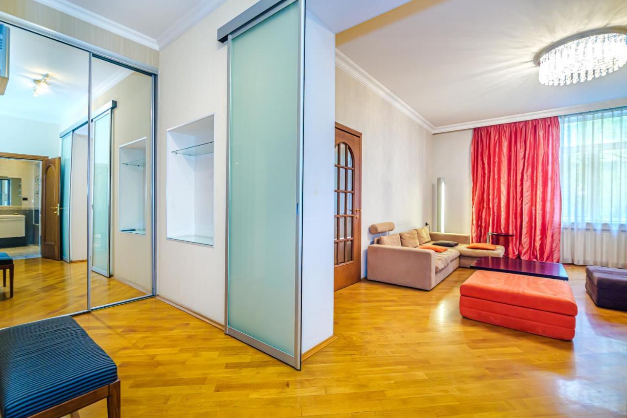 Ferienwohnung Vip Apartamen Nizami Street Baku Exterior foto