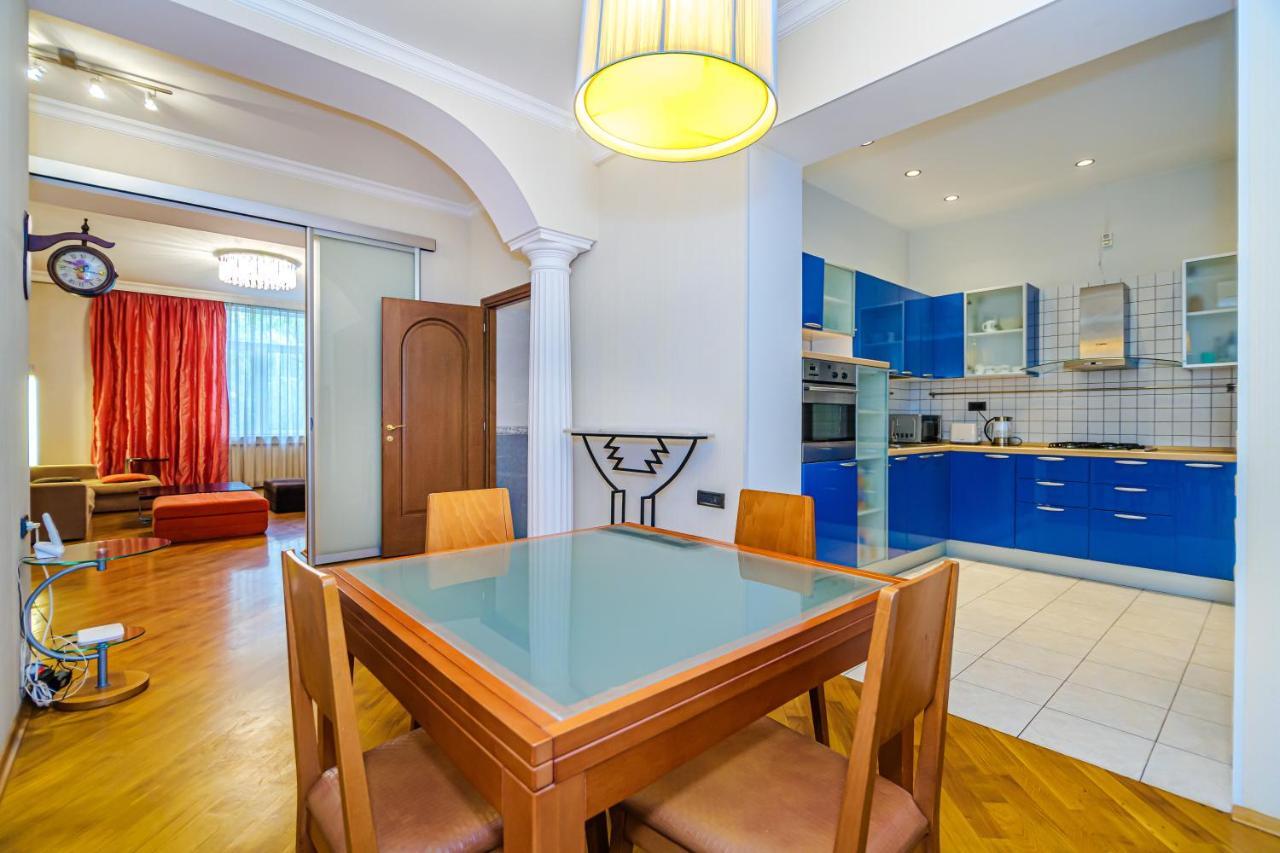 Ferienwohnung Vip Apartamen Nizami Street Baku Exterior foto