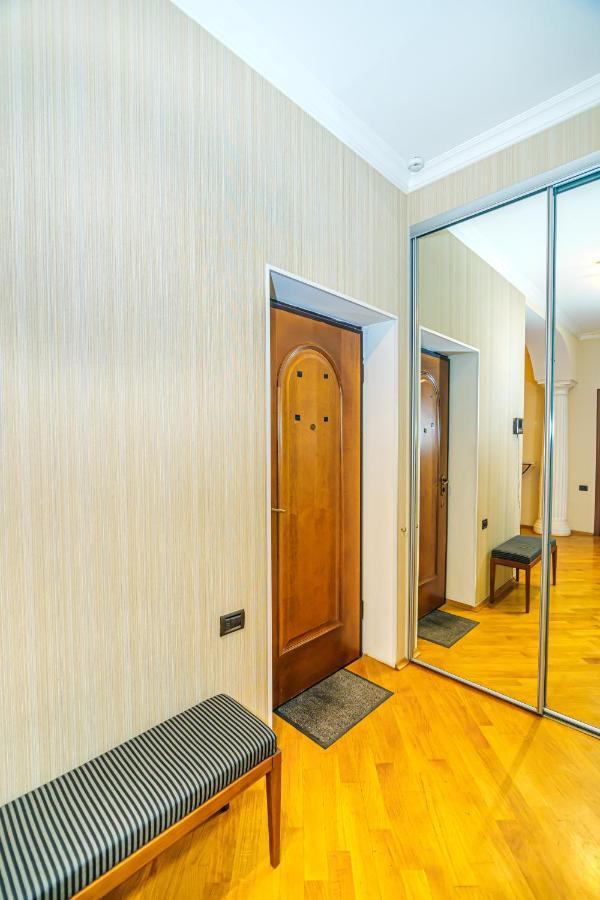 Ferienwohnung Vip Apartamen Nizami Street Baku Exterior foto